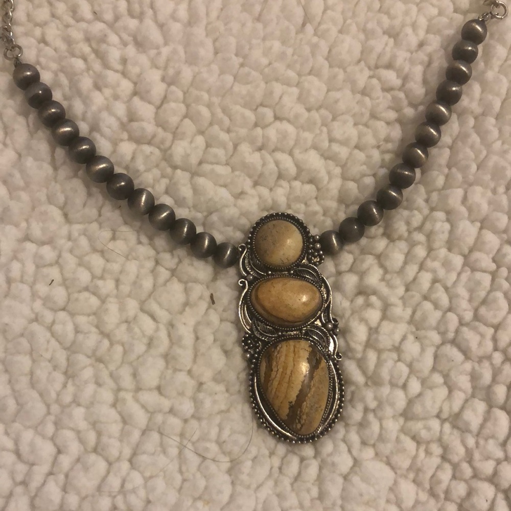 NEW Tanie necklace and earrings set